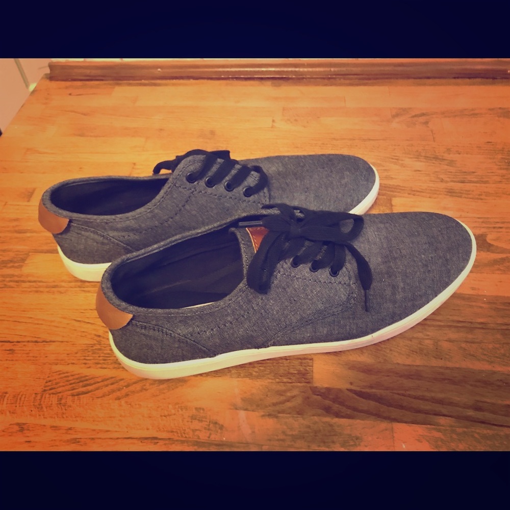 Men’s 9.5 Steve Madden Frias sneaker
